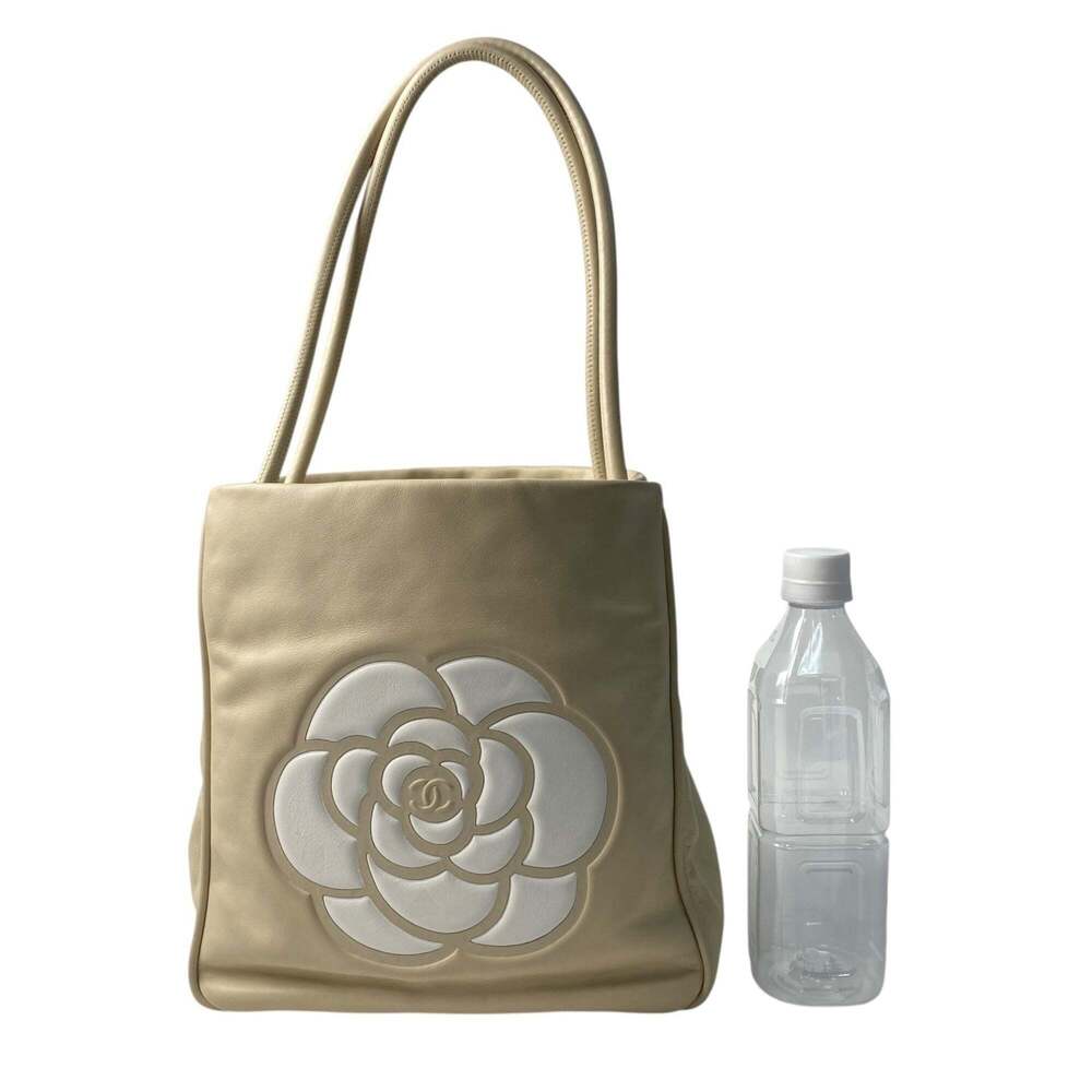 CHANEL White Lambskin Leather Tote Bag - Picture 13 of 16